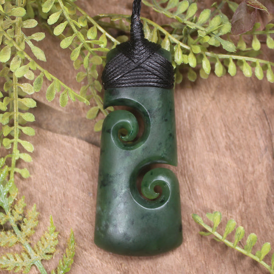 Kawakawa Pounamu Toki with Koru