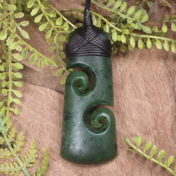 Kawakawa Pounamu Toki with Koru