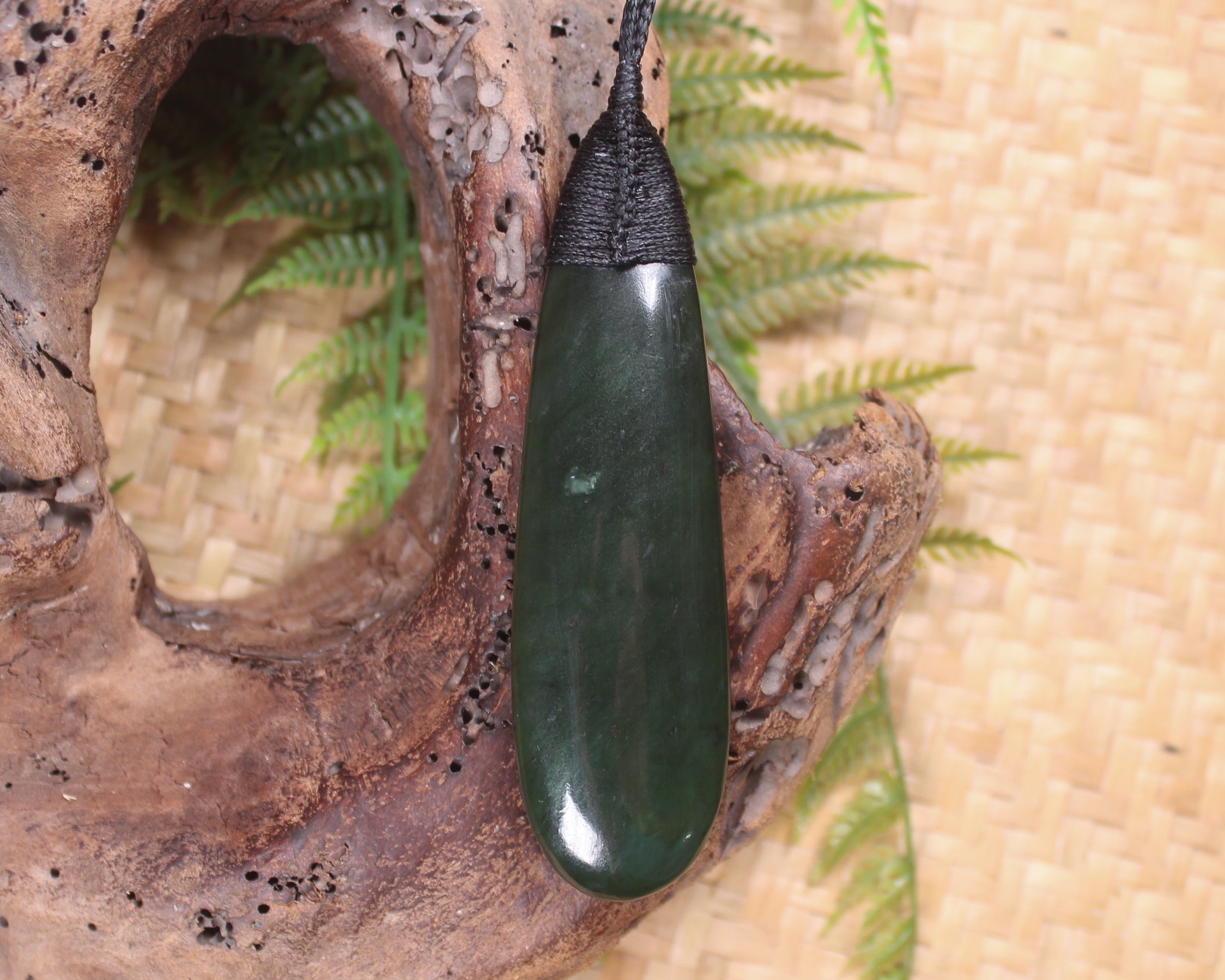 Kawakawa Pounamu Roimata Pendant - NZ Greenstone