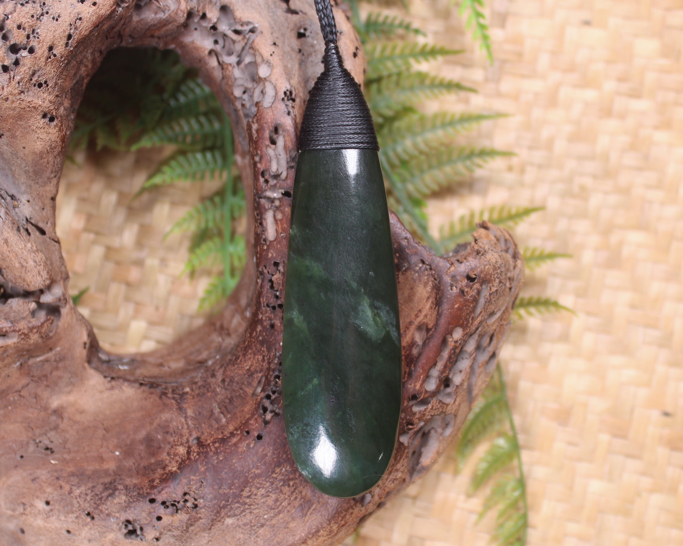 Kawakawa Pounamu Roimata Pendant - NZ Greenstone