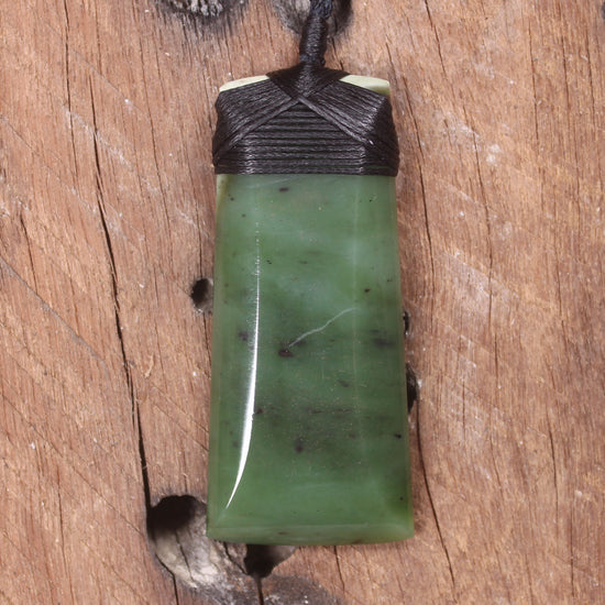 Hapopo Pounamu Toki - NZ Greenstone