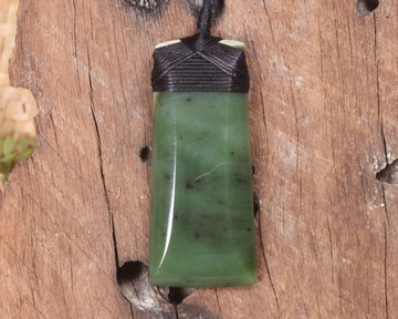 Hapopo Pounamu Toki - NZ Greenstone
