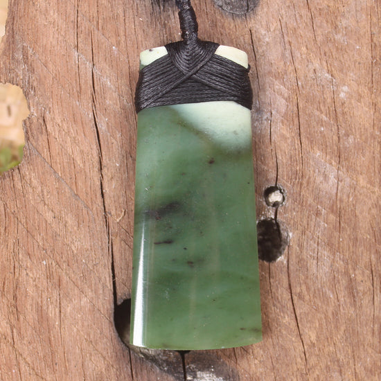 Hapopo Pounamu Toki - NZ Greenstone