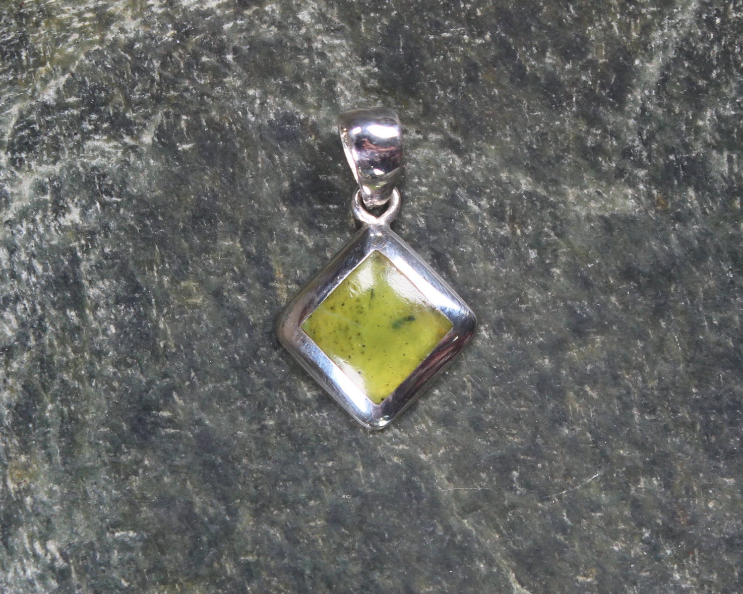 Hapopo Pounamu pendant set in Sterling Silver - NZ Greenstone