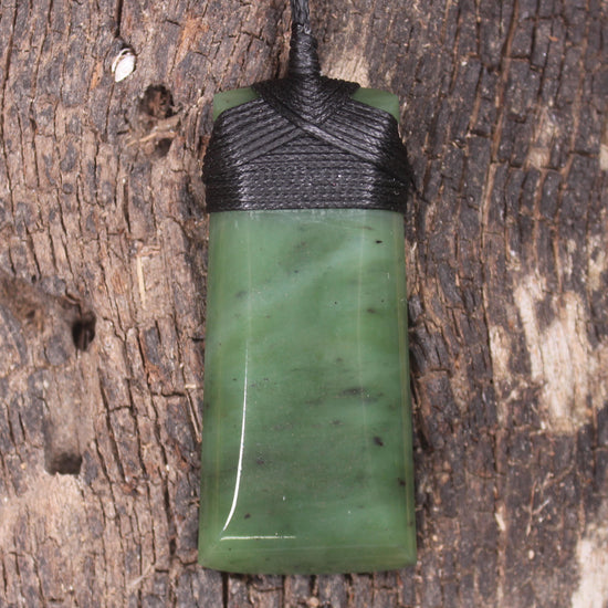 Hapopo Pounamu Toki - NZ Greenstone
