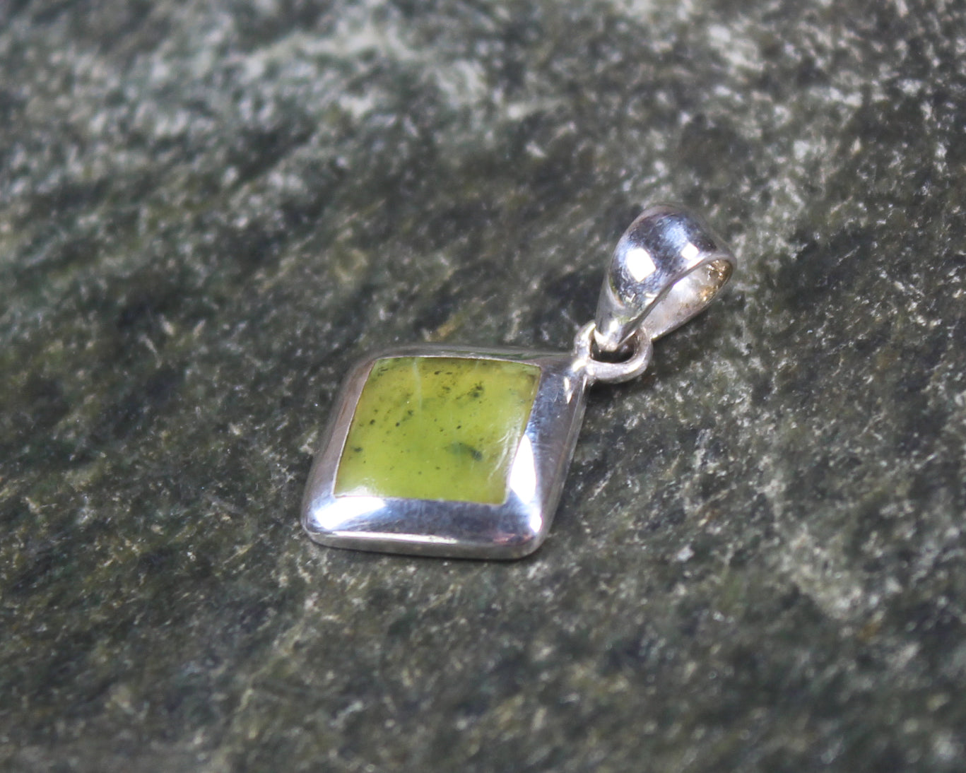 Hapopo Pounamu pendant set in Sterling Silver - NZ Greenstone