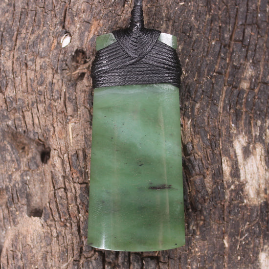 Hapopo Pounamu Toki - NZ Greenstone