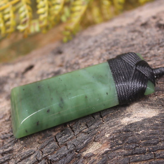 Hapopo Pounamu Toki - NZ Greenstone