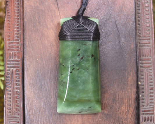 Hapopo Pounamu Toki - NZ Greenstone