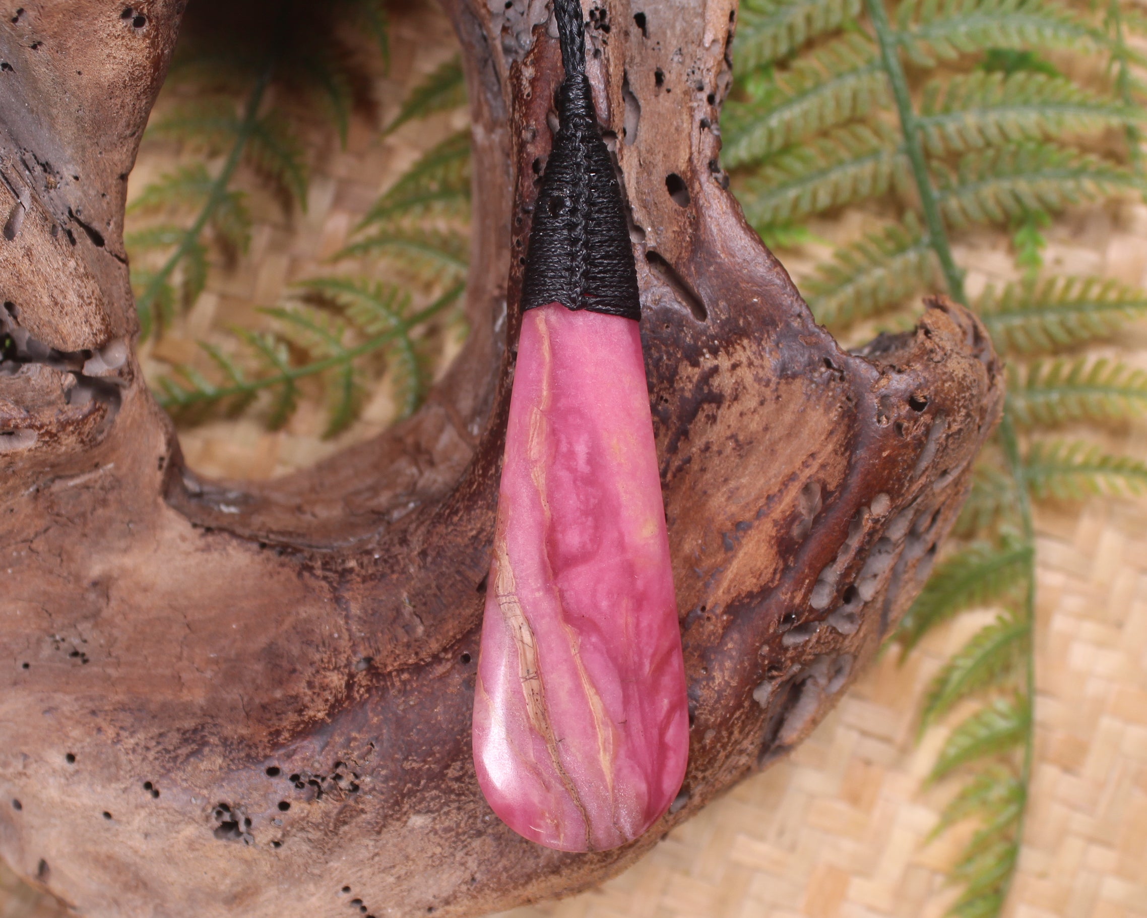 Rhodonite Roimata