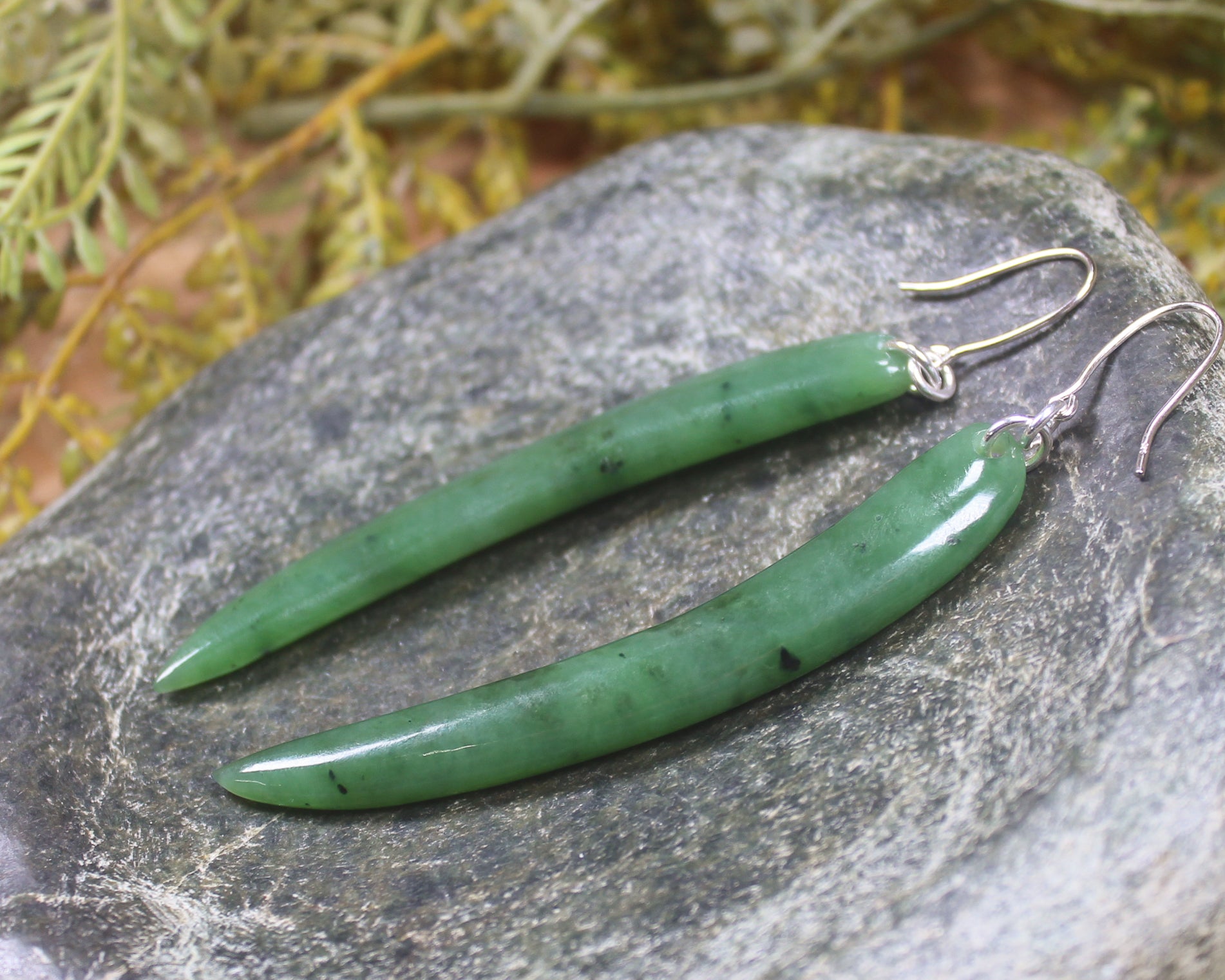 Huia Beak earrings carved from Hapopo Pounamu - NZ Greenstone
