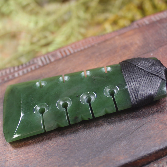 Kawakawa Pounamu Toki