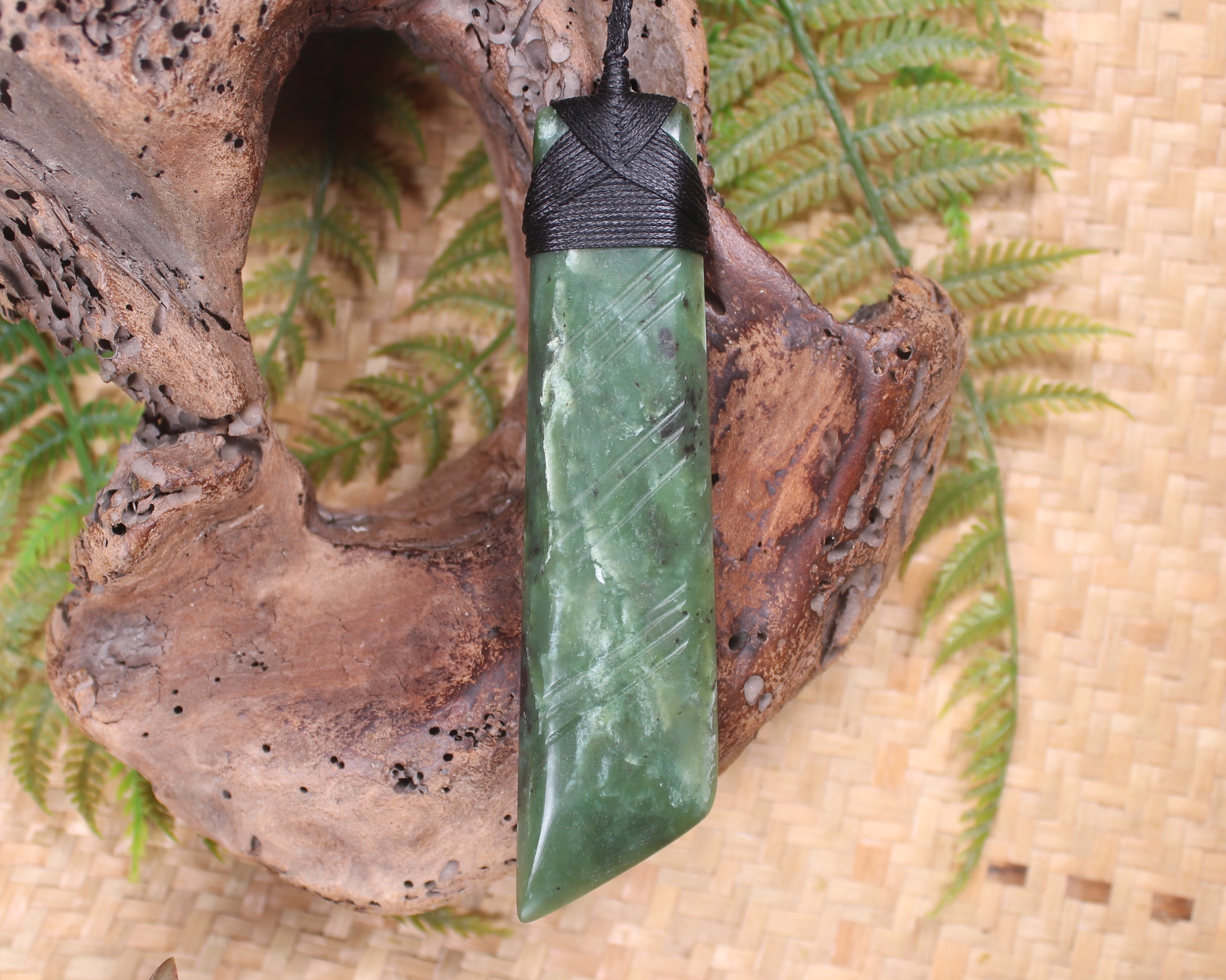 Hapopo Pounamu Toki - NZ Greenstone