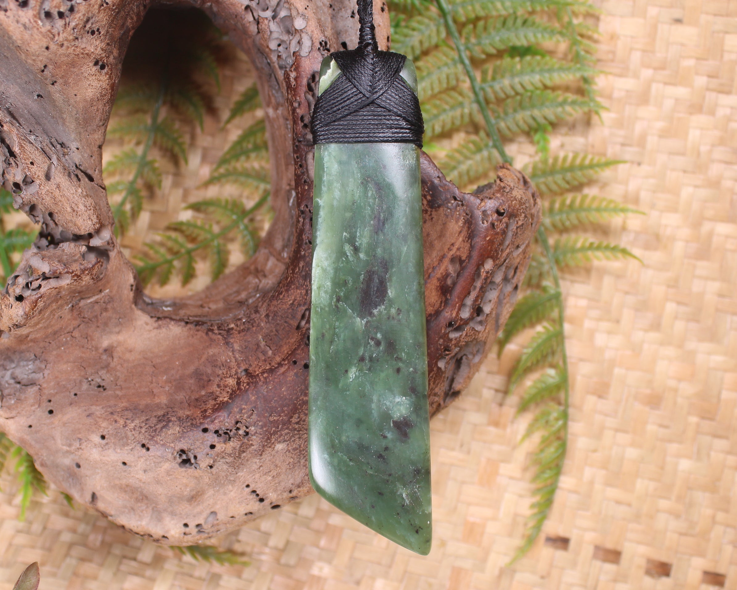 Hapopo Pounamu Toki - NZ Greenstone