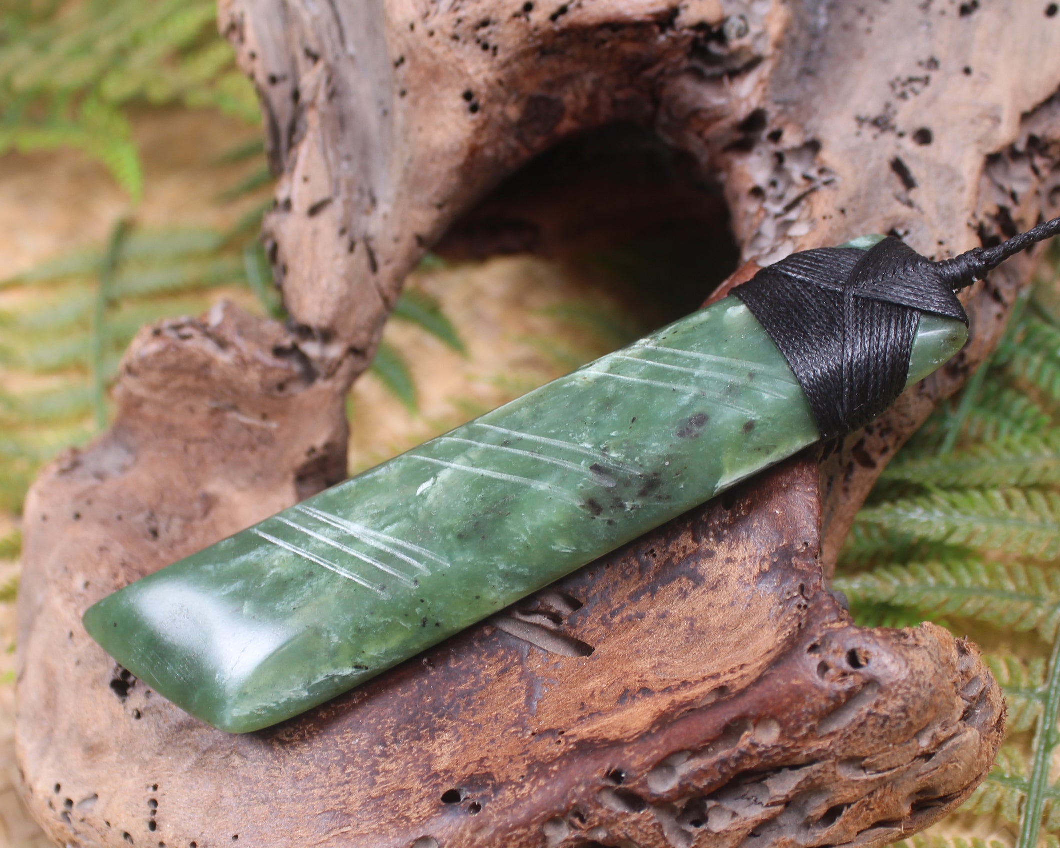 Hapopo Pounamu Toki - NZ Greenstone