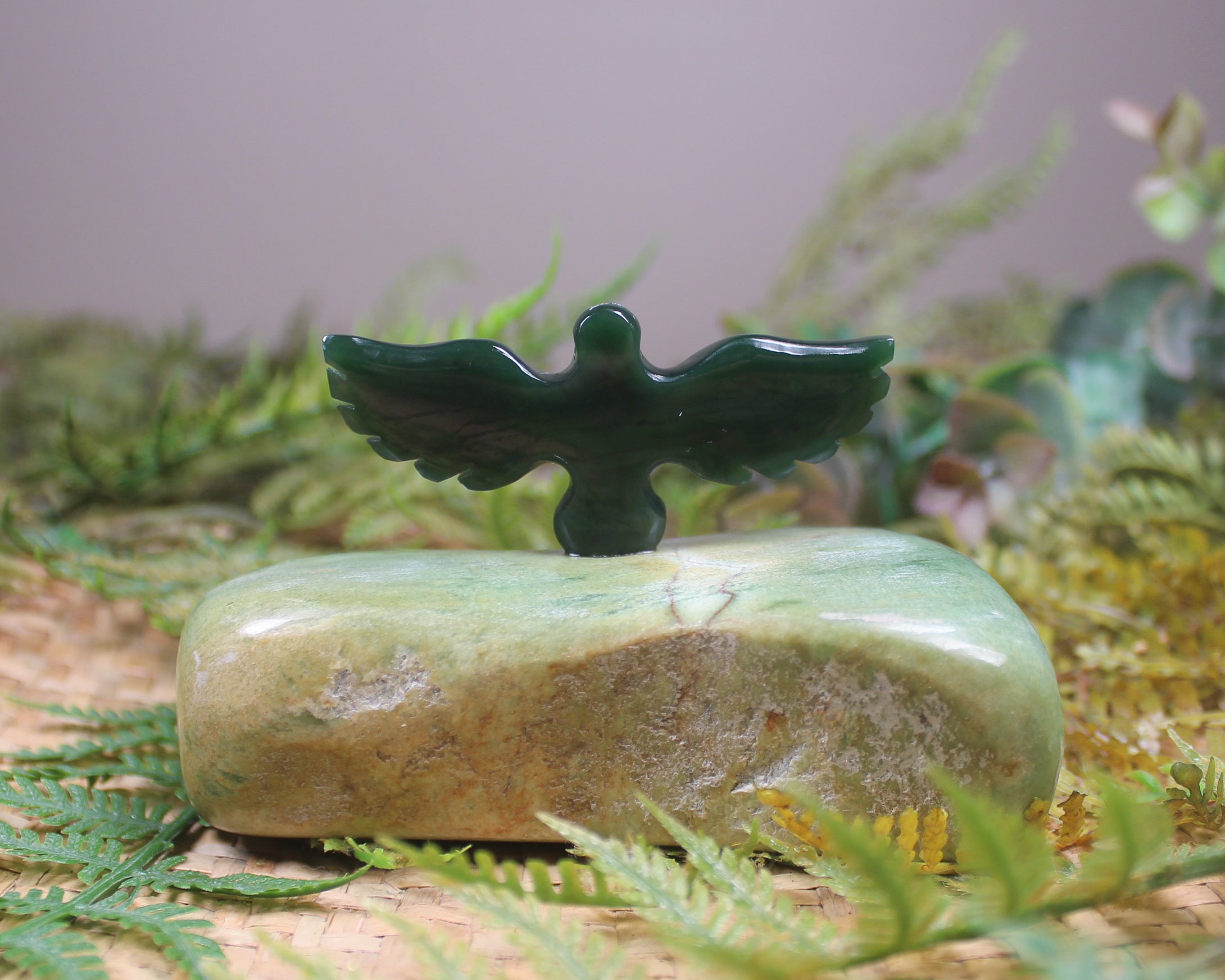 Kawakawa Pounamu Bird set on a Pounamu base - NZ Greenstone