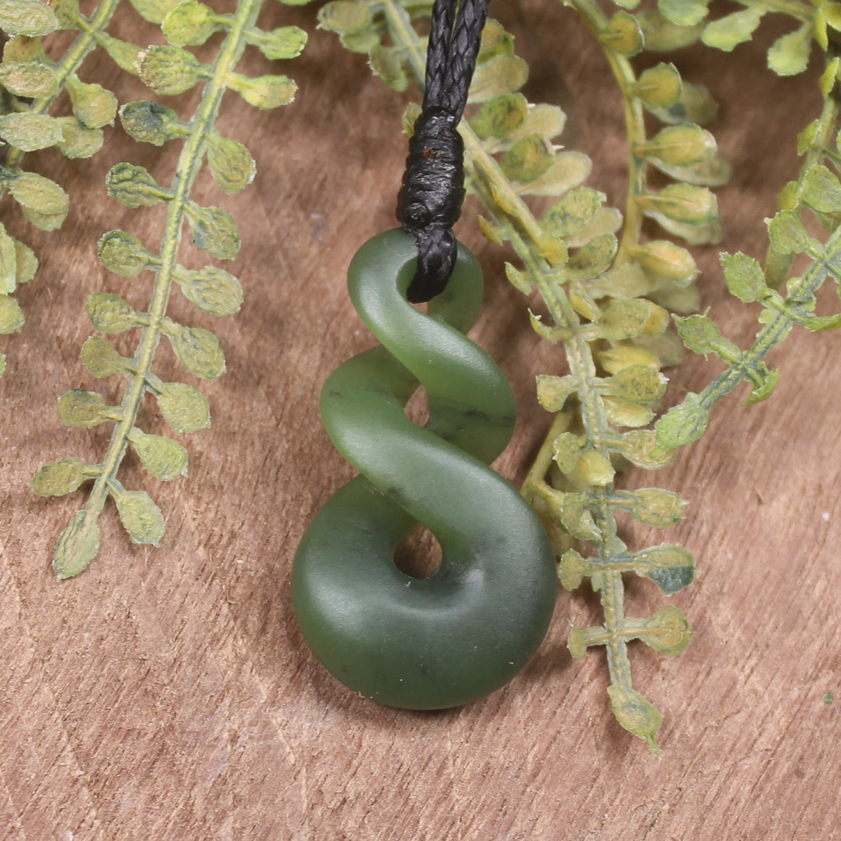 Twist or Pikorua carved from Hapopo Pounamu - NZ Greenstone