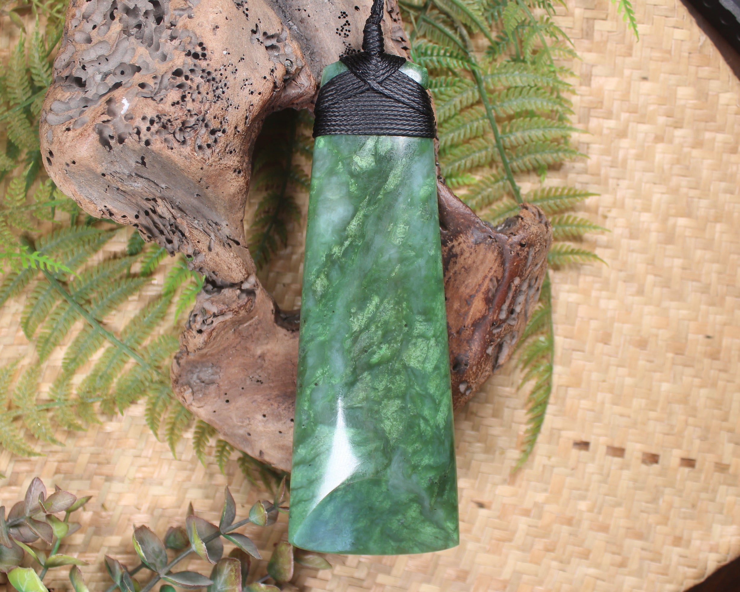 Hapopo Pounamu Toki - NZ Greenstone