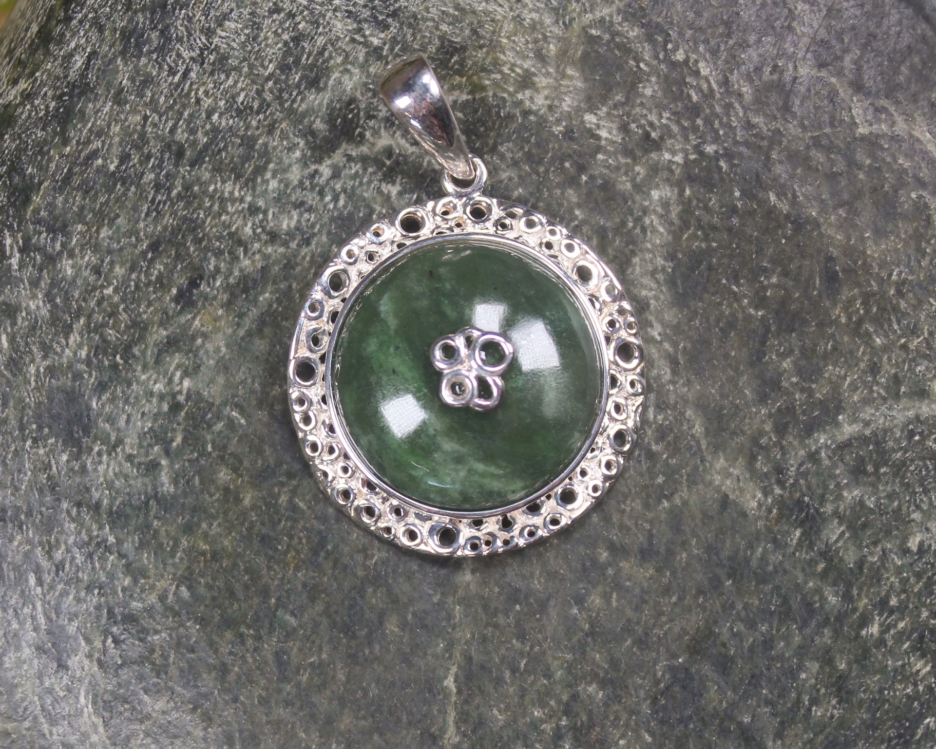 Hapopo Pounamu pendant set in Sterling Silver - NZ Greenstone