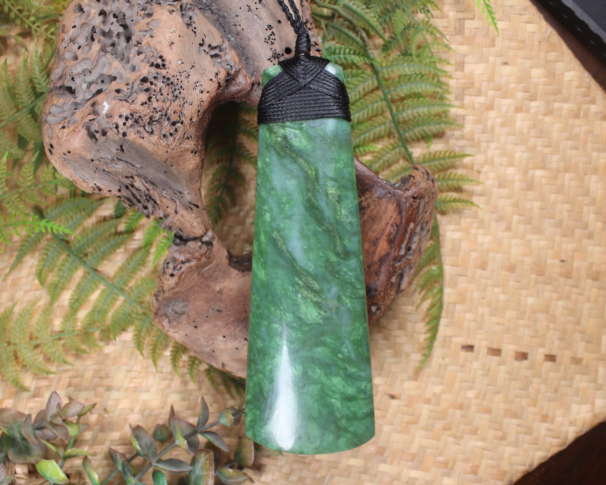 Hapopo Pounamu Toki - NZ Greenstone
