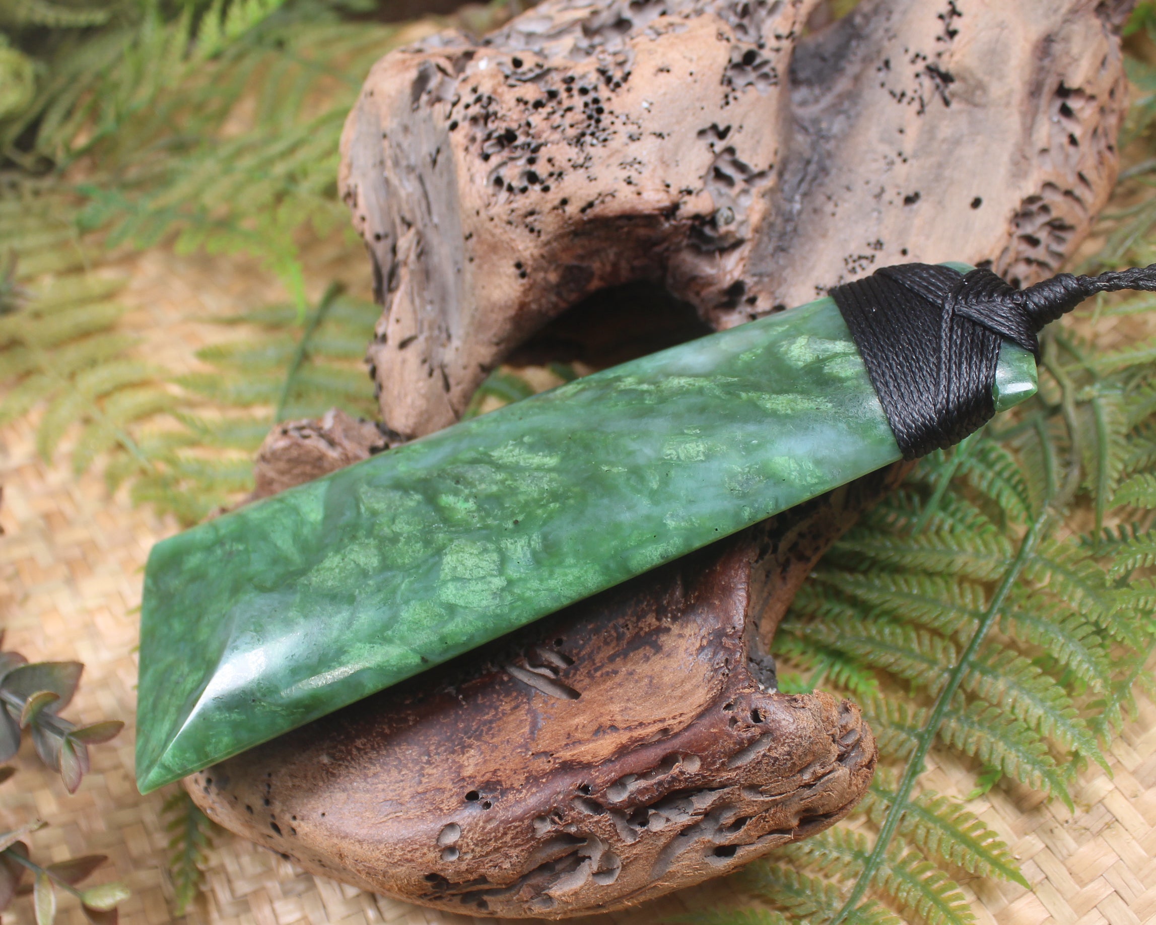 Hapopo Pounamu Toki - NZ Greenstone