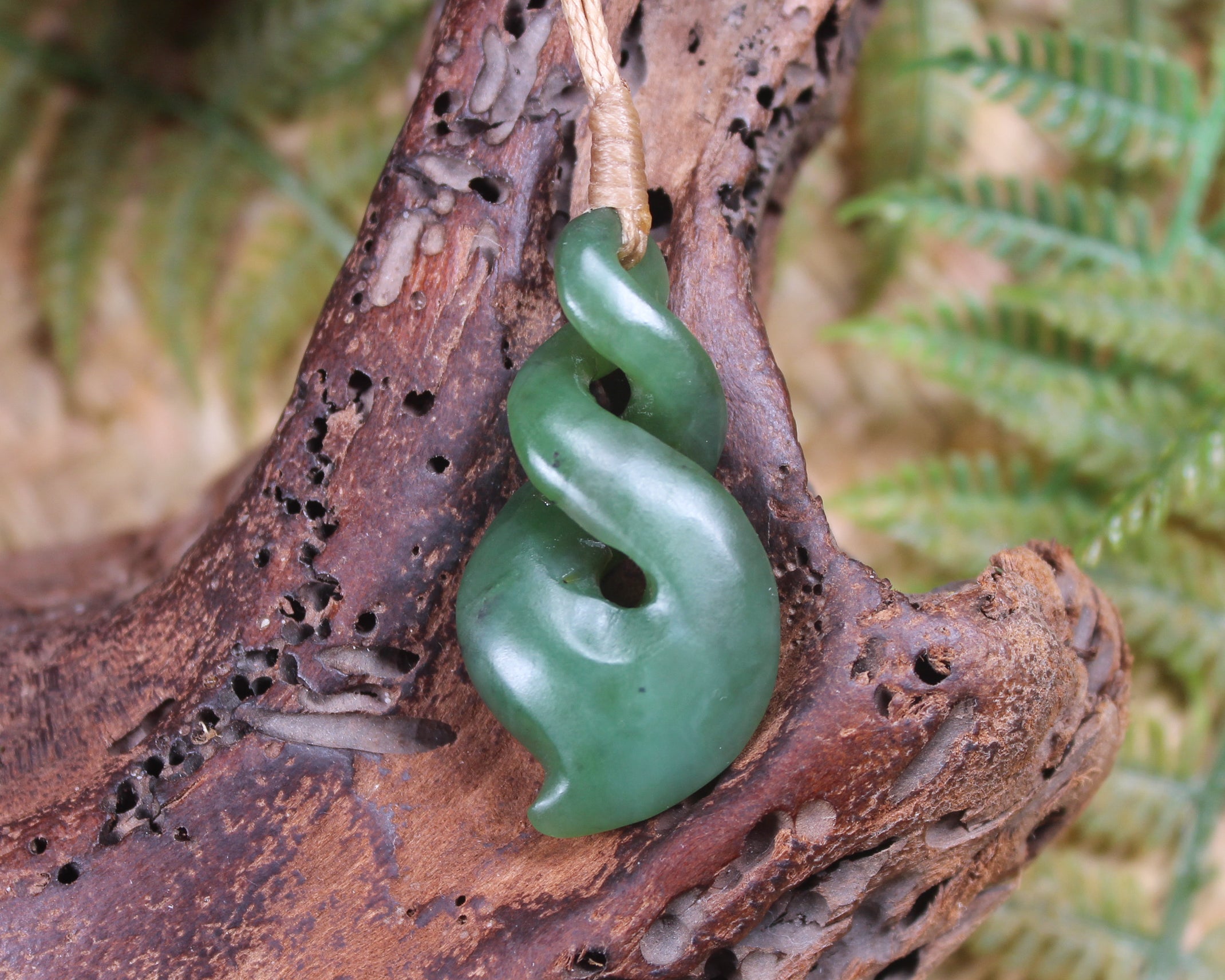 Twist or Pikorua carved from Hapopo Pounamu - NZ Greenstone