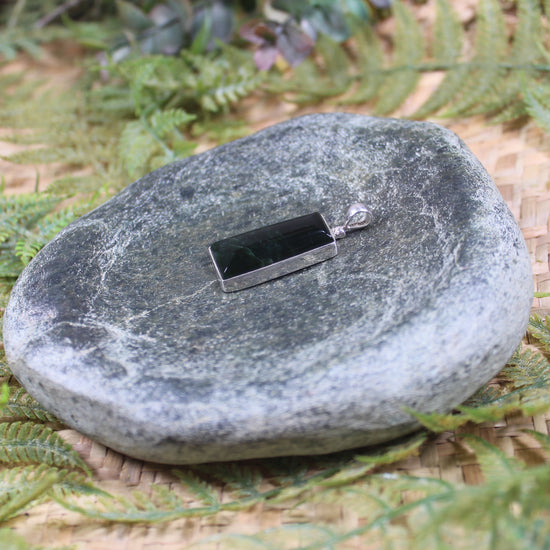 Kawakawa Pounamu pendant set in Sterling Silver - NZ Greenstone