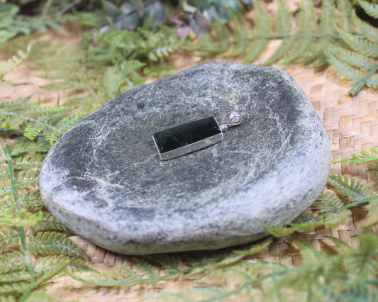 Kawakawa Pounamu pendant set in Sterling Silver - NZ Greenstone