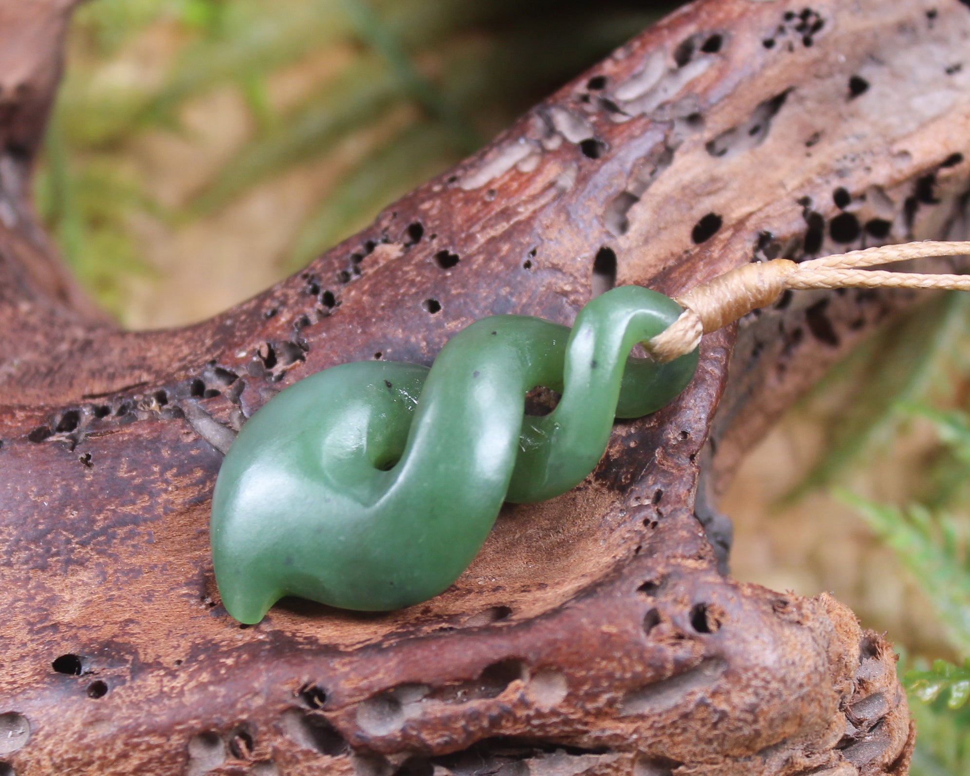 Twist or Pikorua carved from Hapopo Pounamu - NZ Greenstone