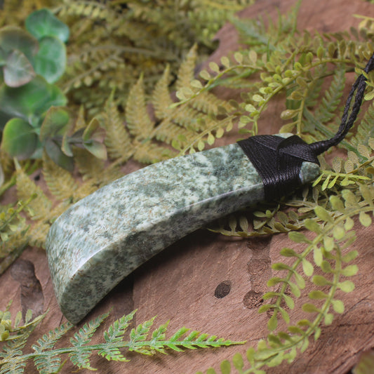 Rimu Pounamu Toki Pendant - NZ Greenstone