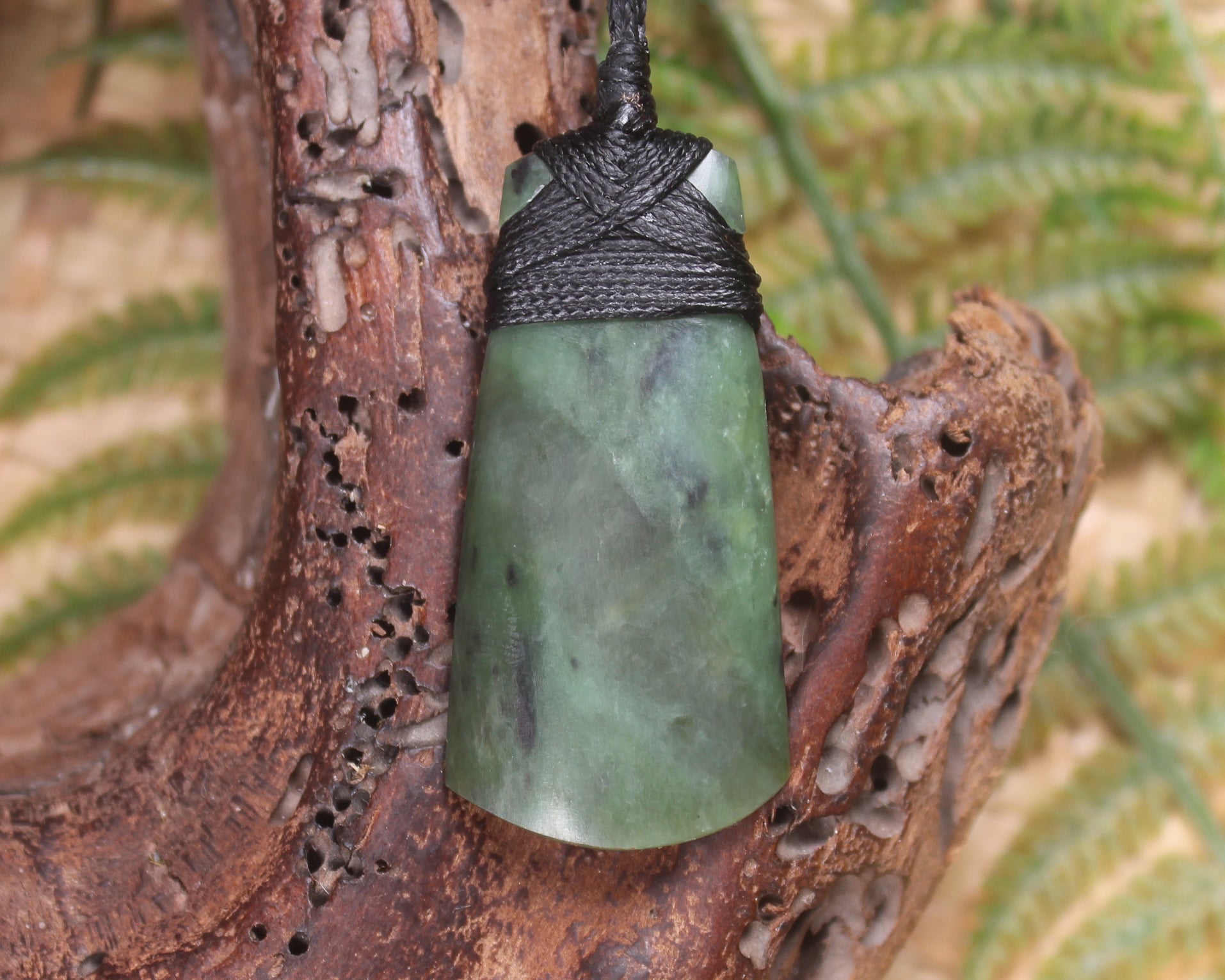 Hapopo Pounamu Toki - NZ Greenstone