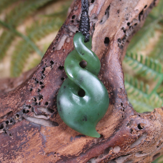 Twist or Pikorua carved from Hapopo Pounamu - NZ Greenstone