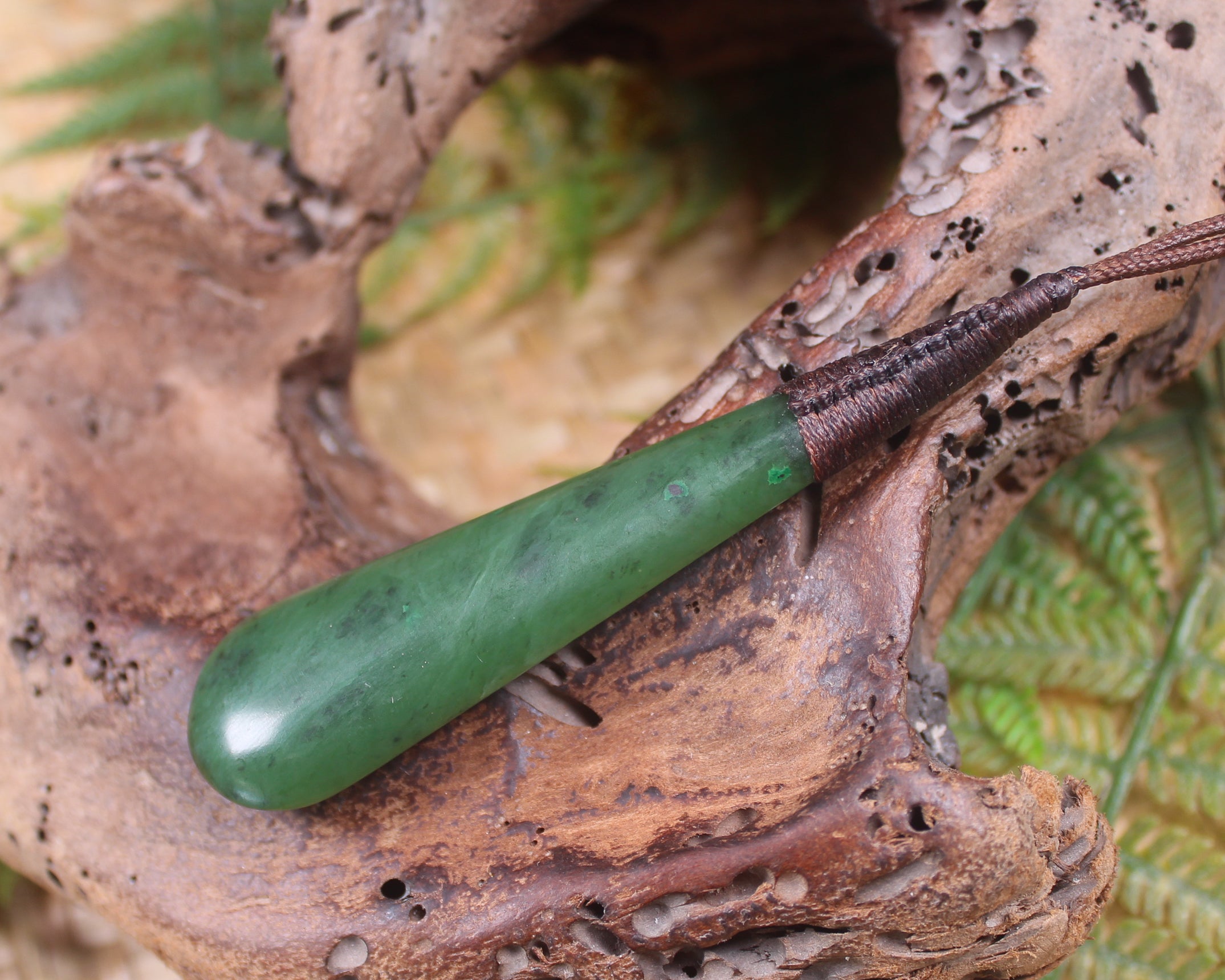 Kawakawa Pounamu Roimata Pendant - NZ Greenstone