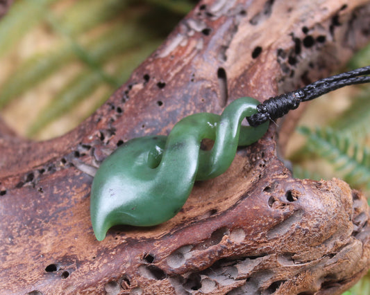 Twist or Pikorua carved from Hapopo Pounamu - NZ Greenstone