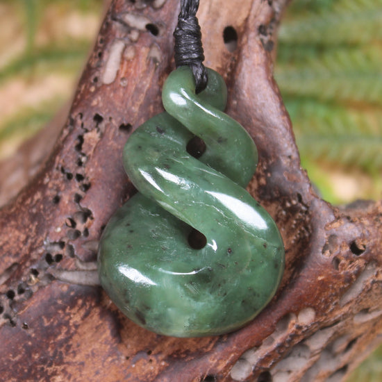 Twist or Pikorua carved from Hapopo Pounamu - NZ Greenstone
