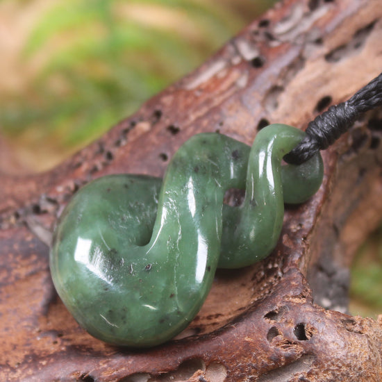 Twist or Pikorua carved from Hapopo Pounamu - NZ Greenstone