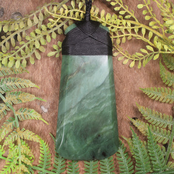 Hapopo Pounamu Toki - NZ Greenstone