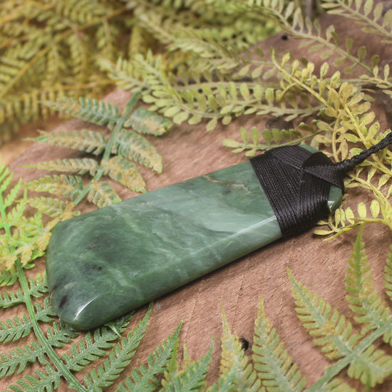 Hapopo Pounamu Toki - NZ Greenstone