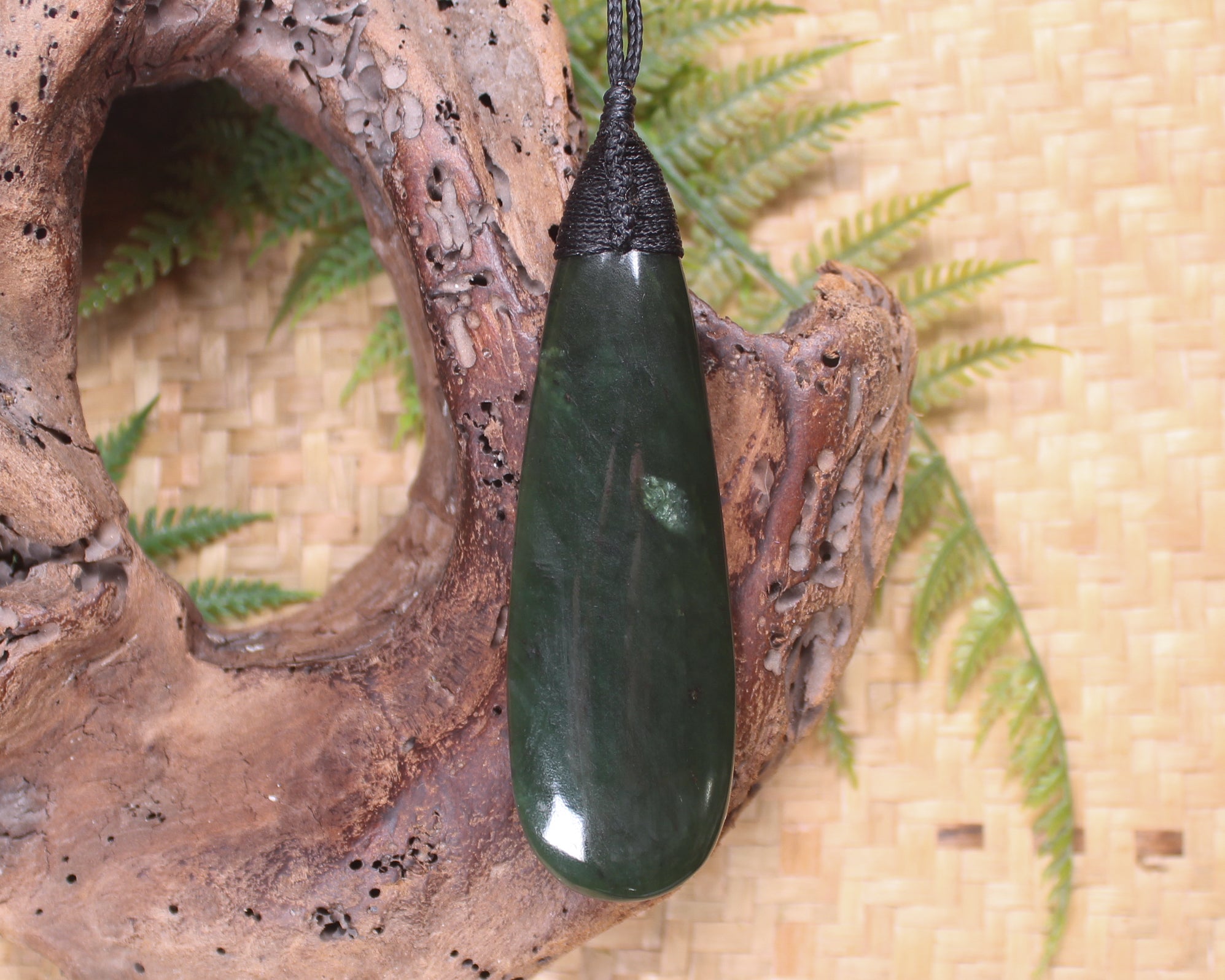 Kawakawa Pounamu Roimata Pendant - NZ Greenstone