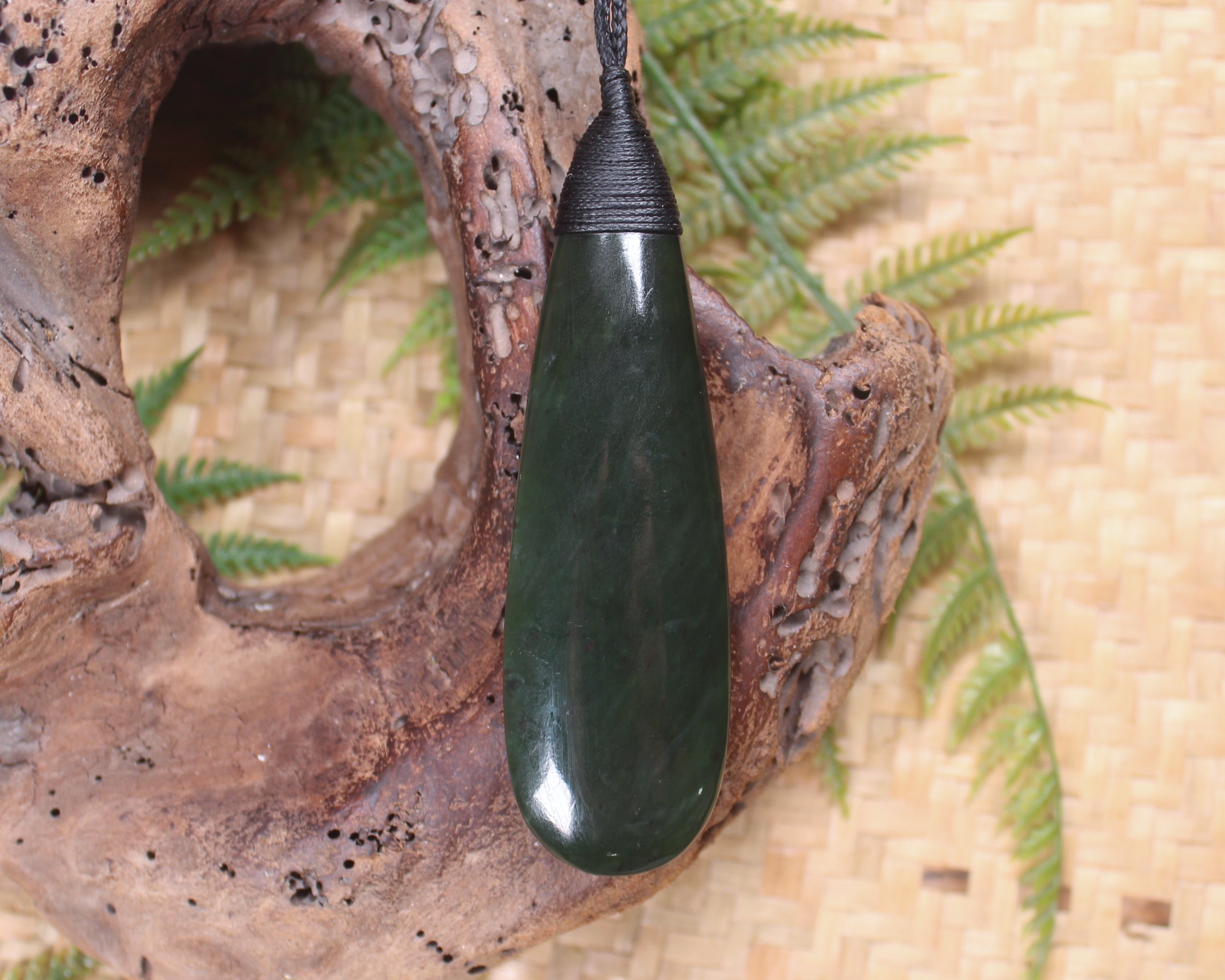 Kawakawa Pounamu Roimata Pendant - NZ Greenstone