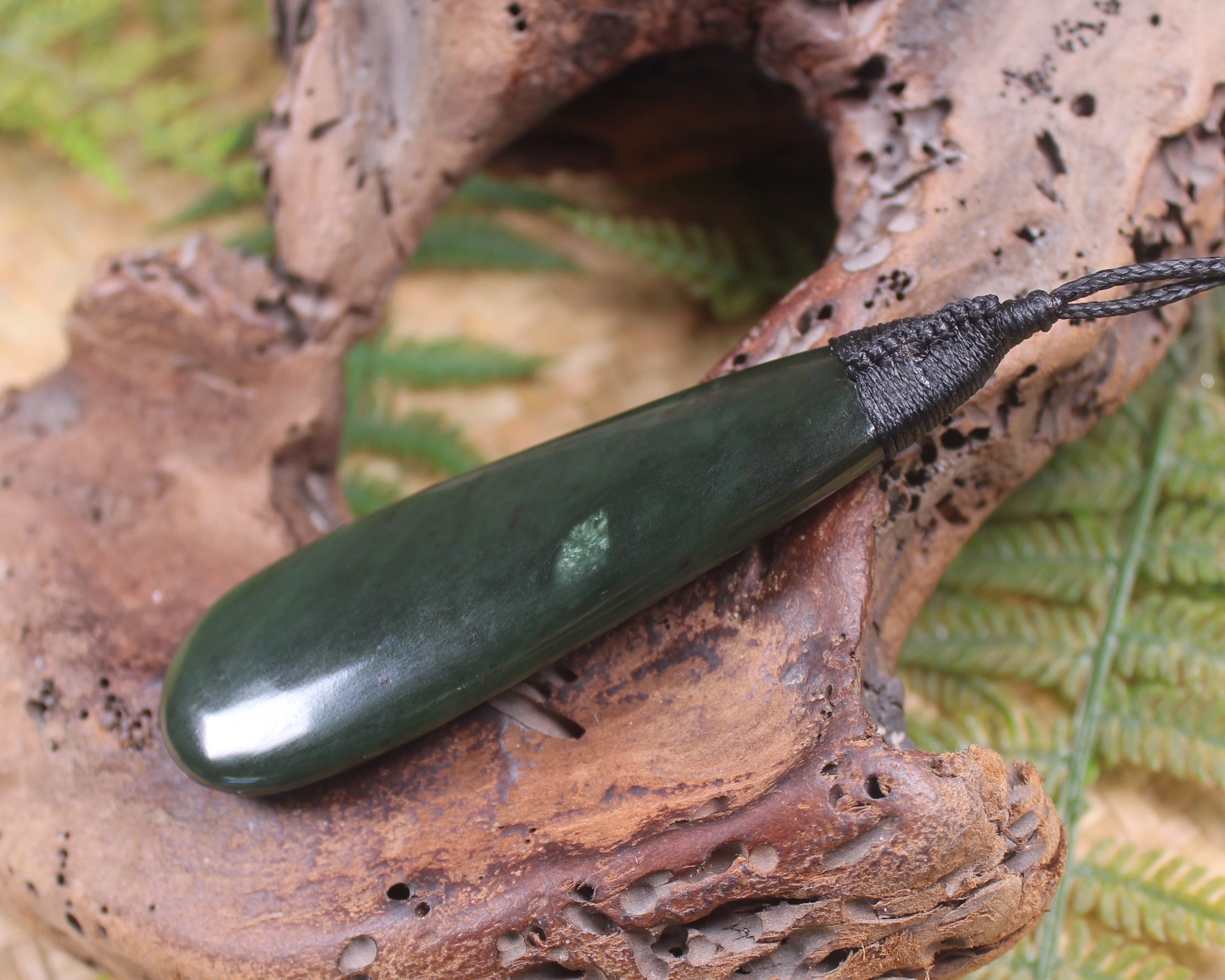 Kawakawa Pounamu Roimata Pendant - NZ Greenstone