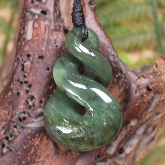 Twist or Pikorua carved from Hapopo Pounamu - NZ Greenstone