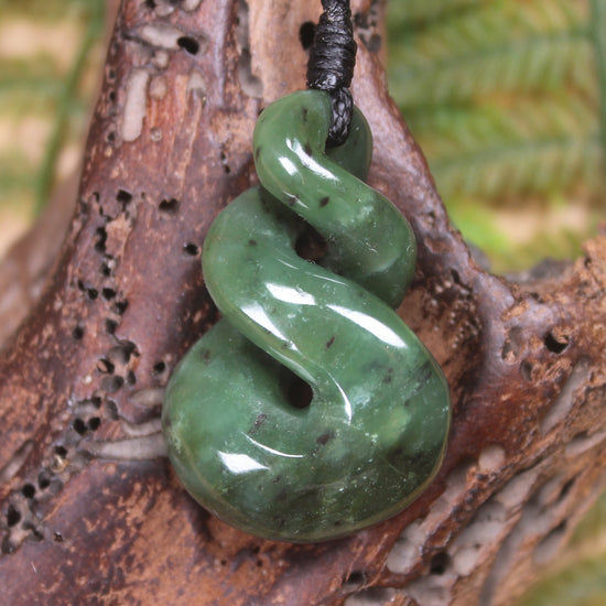 Twist or Pikorua carved from Hapopo Pounamu - NZ Greenstone