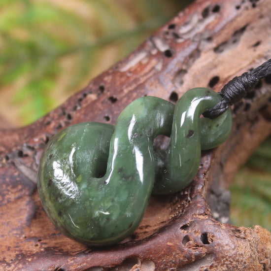 Twist or Pikorua carved from Hapopo Pounamu - NZ Greenstone