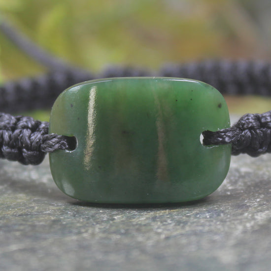 Adjustable cord bracelet with Kawakawa Pounamu