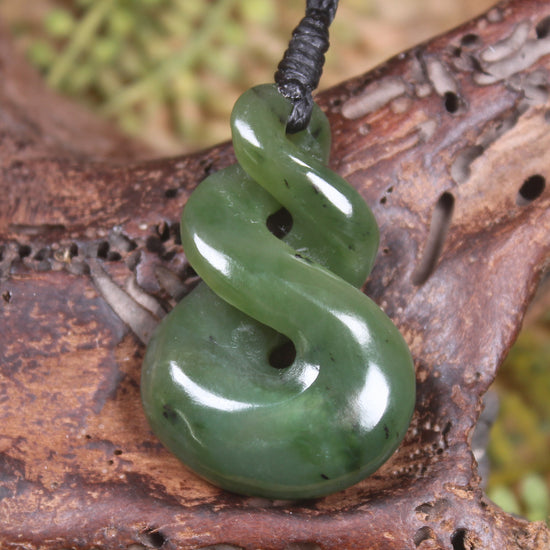 Twist or Pikorua carved from Hapopo Pounamu - NZ Greenstone