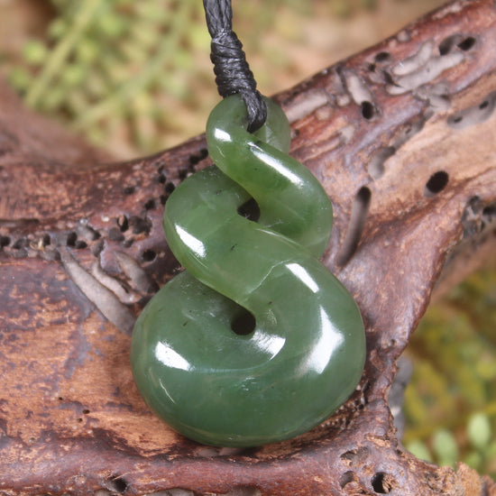 Twist or Pikorua carved from Hapopo Pounamu - NZ Greenstone