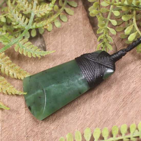 Hapopo Pounamu Toki - NZ Greenstone