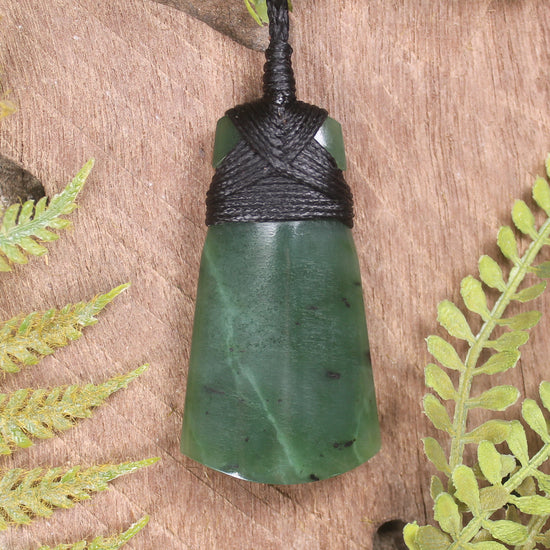 Hapopo Pounamu Toki - NZ Greenstone