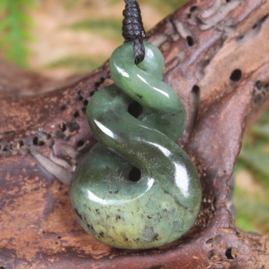 Twist or Pikorua carved from Hapopo Pounamu - NZ Greenstone